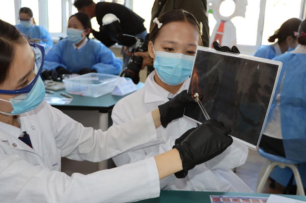 “Ачит ихт” ХХК долоо дахь химийн кабинетаа тохижууллаа