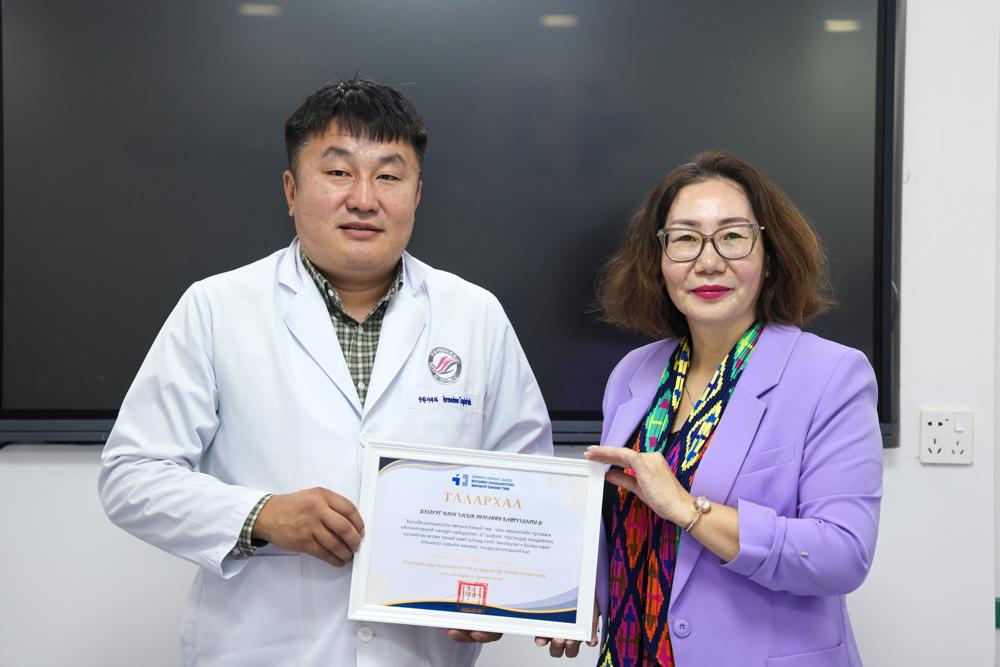 “Дезерет” олон улсын хүмүүнлэгийн байгууллагаас Орхон аймгийн БОЭТ-д 30 тэргэнцэр хандивлалаа