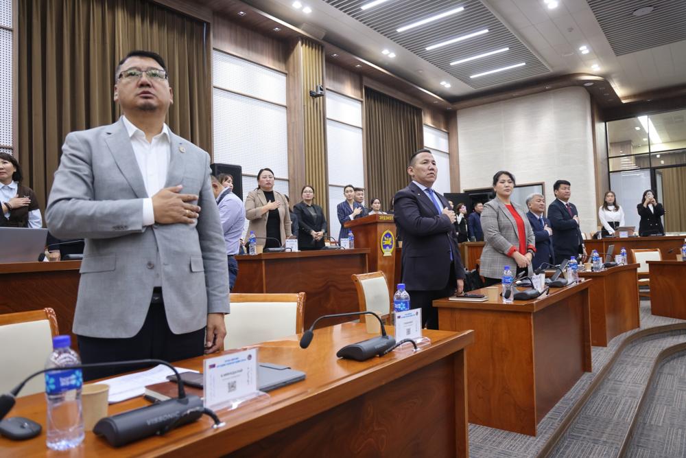 Орхон аймгийн ИТХ-ын ээлжит бус 7 дугаар хуралдаан эхэллээ